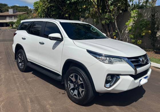TOYOTA HILUX SW4 2.7 SRV 7 LUGARES 4X2 16V FLEX 4P AUTOMÁTICO TOYOTA HILUX SW4 2.7 SRV 7 LUGARES 4X2 16V FLEX 4P AUTOMÁTICO